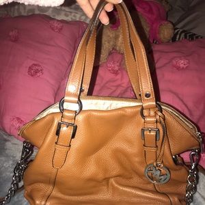 Micheal Kors brown leather shoulder bag 🌟